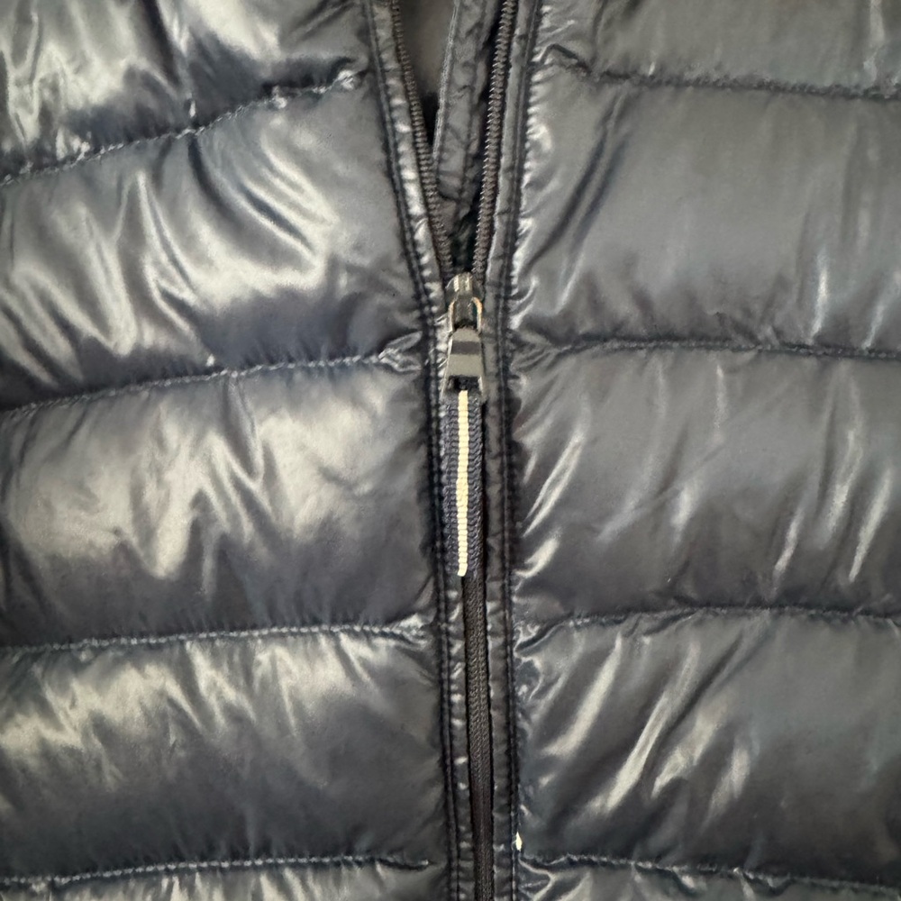Uniqlo Women's Navy Puffer Jacket - Picture 4 of 5